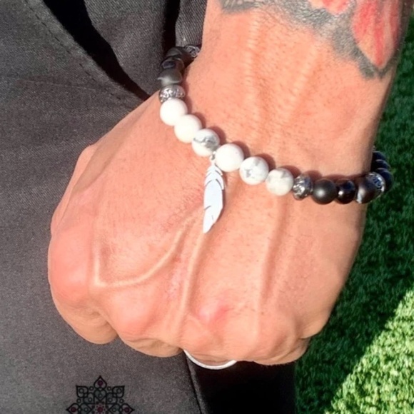 Fashion Feather Men Bracelet - Howlite & Onyx Beads - Feather Charm - Picture 2 of 5
